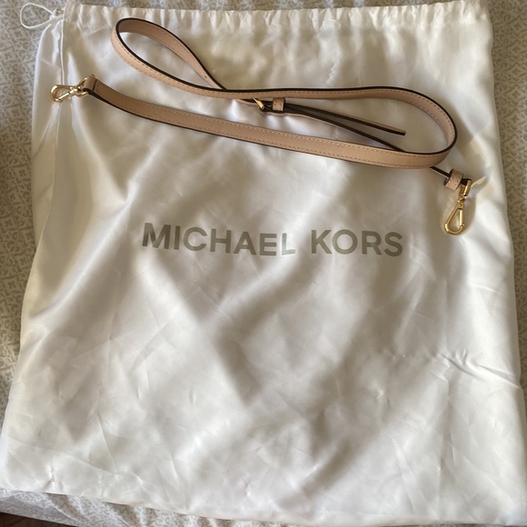 Michael Kors Savannah Small Satchel In Pink - Picture 7 of 7